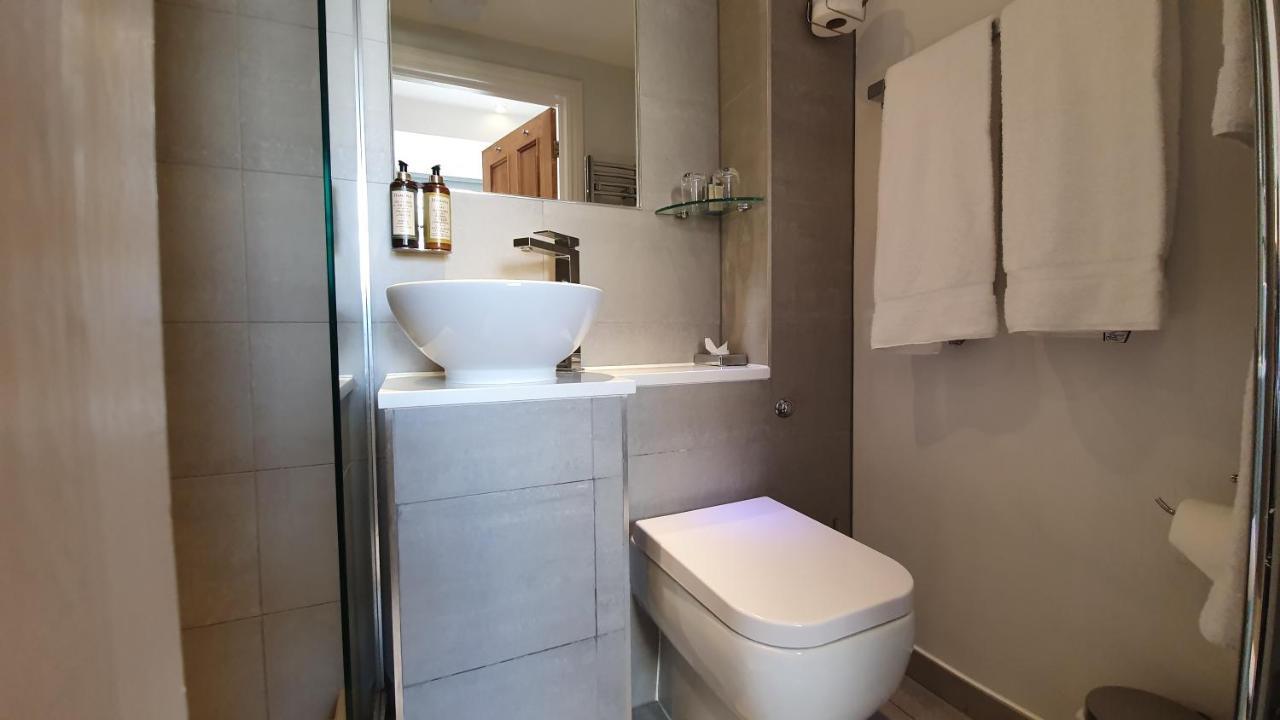 A Room With A View Brighton Exterior foto A wet room in a hotel