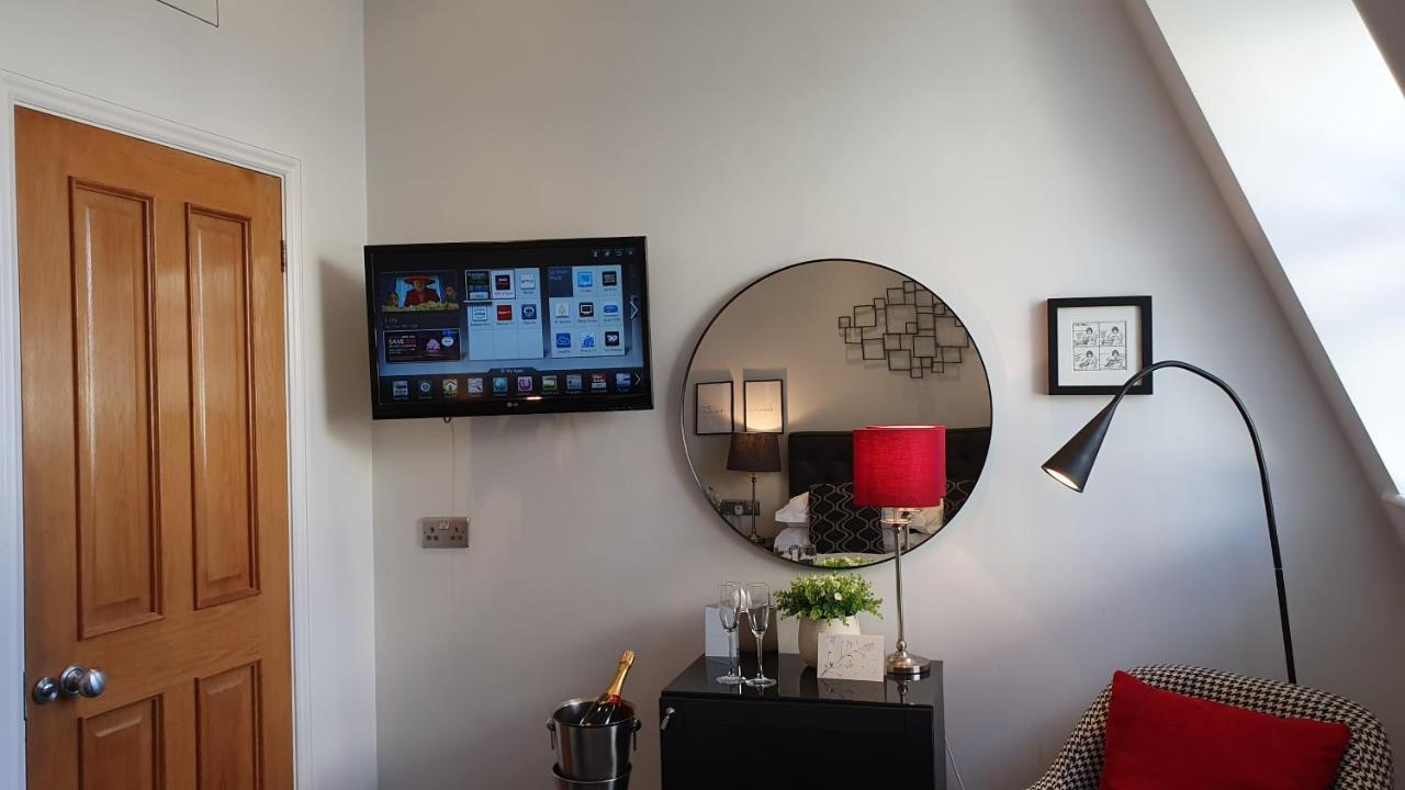 A Room With A View Brighton Exterior foto A television mounted on a wall