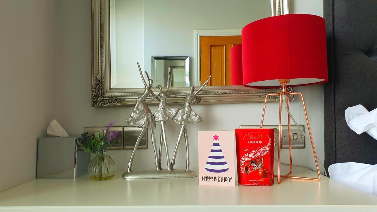 A Room With A View Brighton Exterior foto A Lindt Christmas tree
