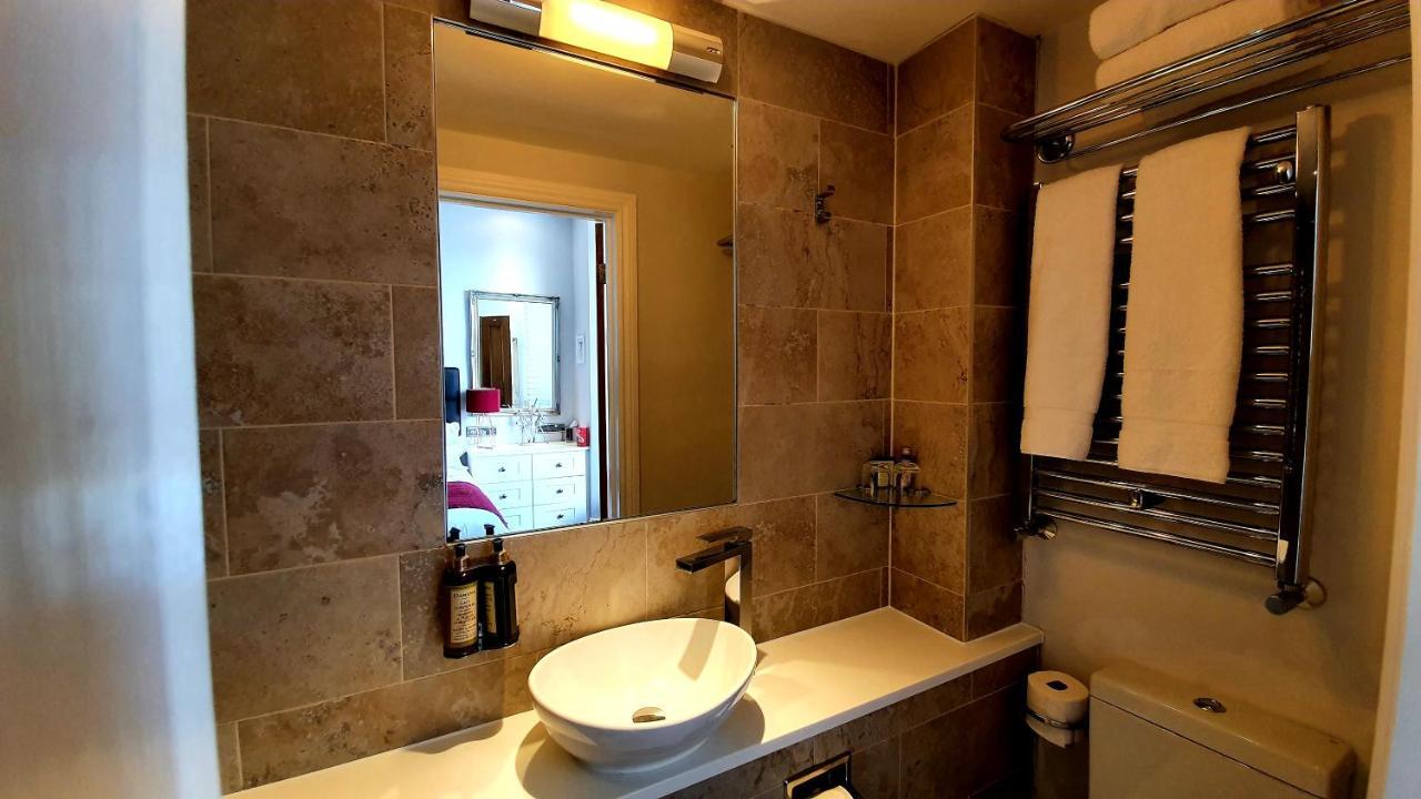 A Room With A View Brighton Exterior foto Bathroom mirror