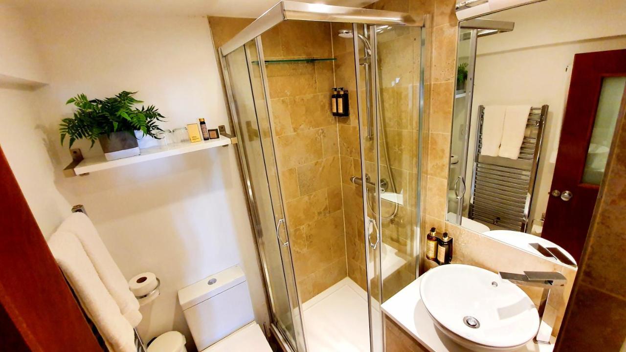 A Room With A View Brighton Exterior foto A shower cubicle