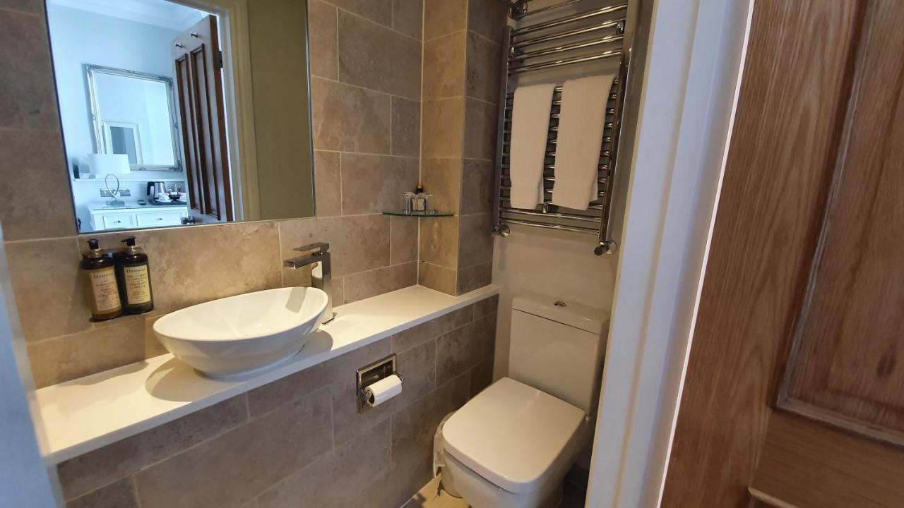 A Room With A View Brighton Exterior foto A modern bathroom